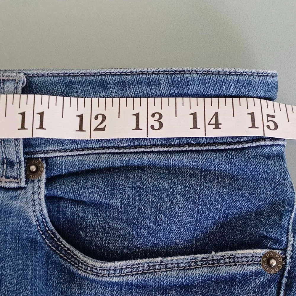 Prada Milano Womens Slim Straight Leg Jeans Blue Medium Wash Denim Size 29x33.5‎